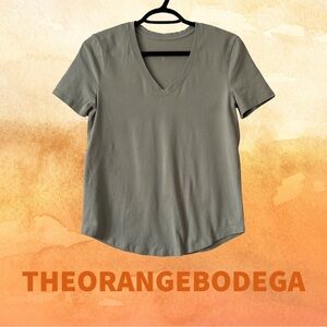 Lululemon Women's V-Neck Top - Gray